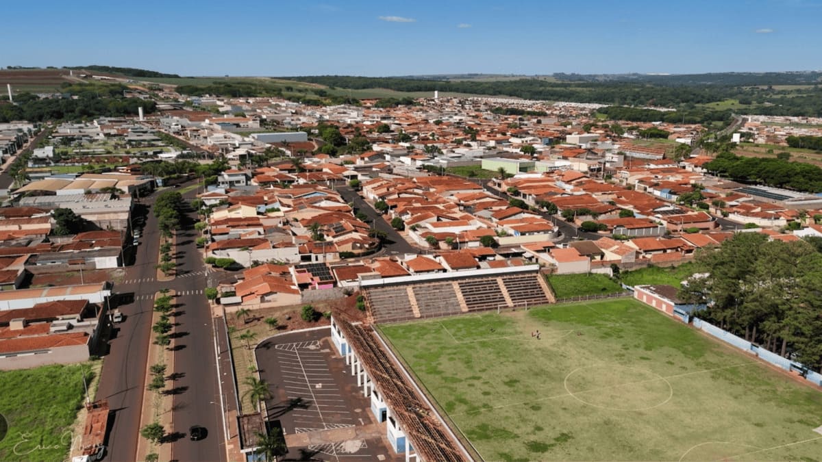 Mangueiras espalhadas pelas ruas ajudam a transformar Jardinópolis na famosa Capital da Manga