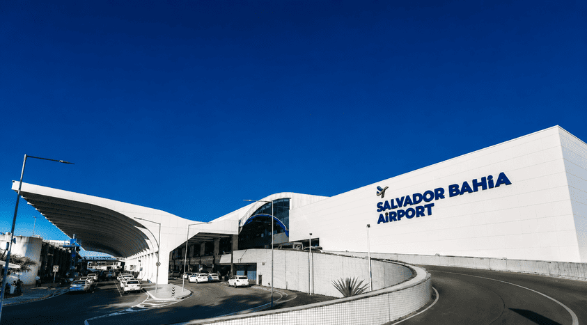 Túnel de bambus marca a chegada e a despedida de passageiros no aeroporto de Salvador - aeroporto internacional de Salvador