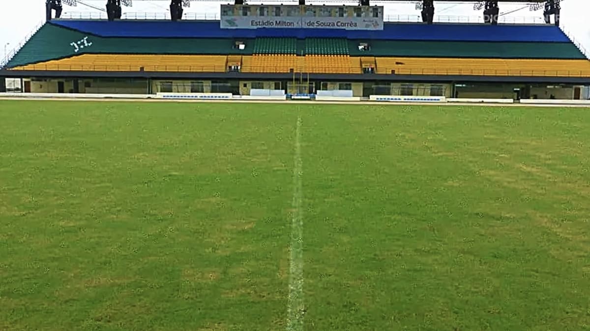 Linha do meio-campo do Zerão divide simbolicamente os hemisférios Norte e Sul durante as partidas - Reprodução/ YouTube
