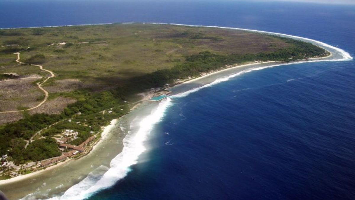Vista aérea de Nauru mostra como o país parece quase desaparecer no meio do Pacífico (Foto: U.S. Department of Energy's Atmospheric Radiation Measurement Program / Wikimedia Commons)