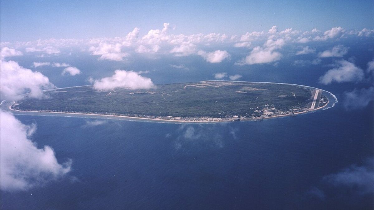 A parte norte de Nauru reforça a escala reduzida de uma república cercada pelo Pacífico (Foto: Cedri, modificada por M00tty / Wikimedia Commons)