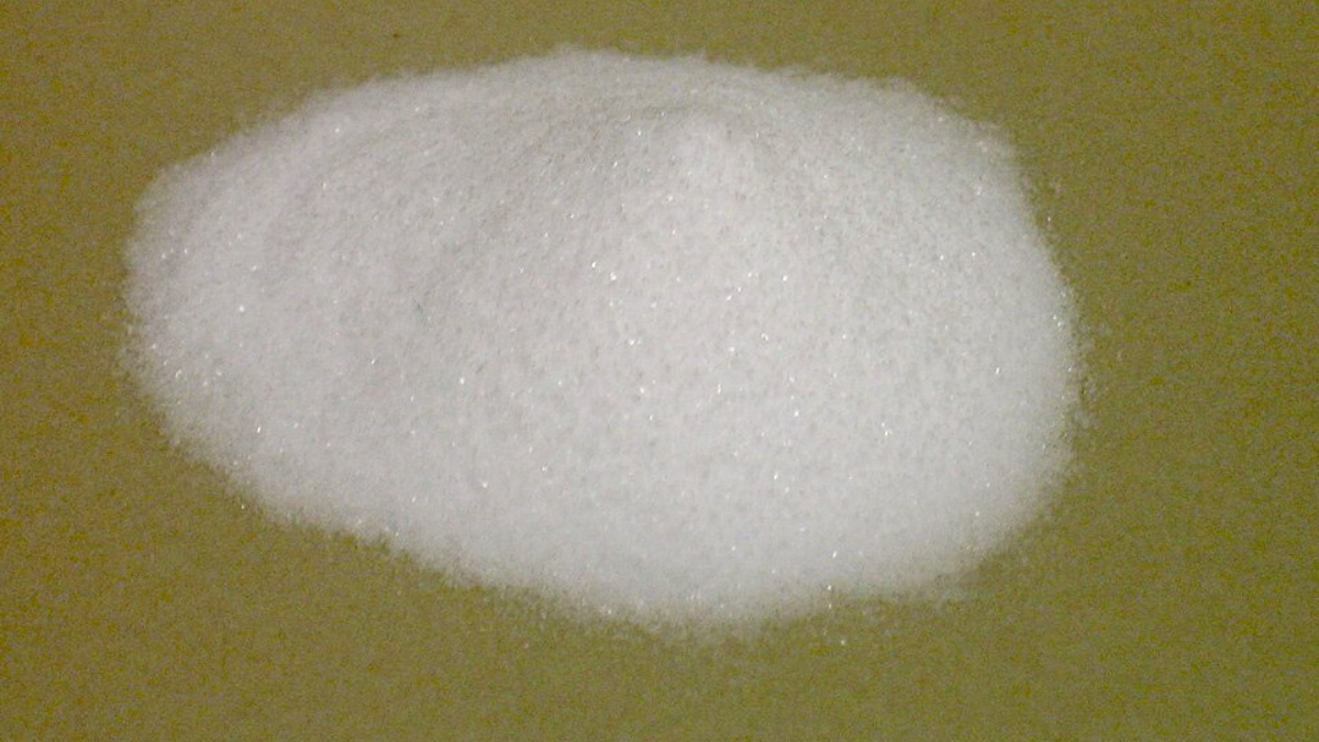 O bicarbonato de sódio é mais conhecido pelo uso doméstico, mas também aparece em estudos de nutrição esportiva (Foto: Thavox / Wikimedia Commons)