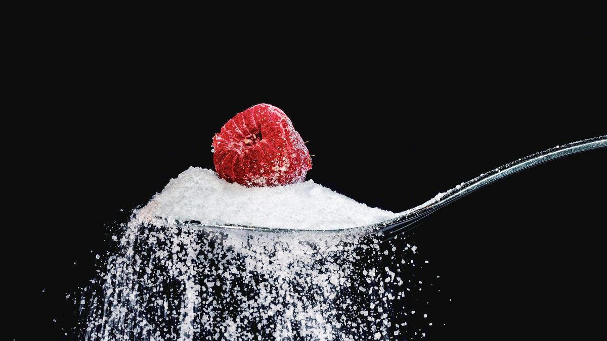 Nem todo açúcar chega ao organismo da mesma forma: frutas, doces e alimentos processados têm impactos diferentes no metabolismo (Foto: Pexels)