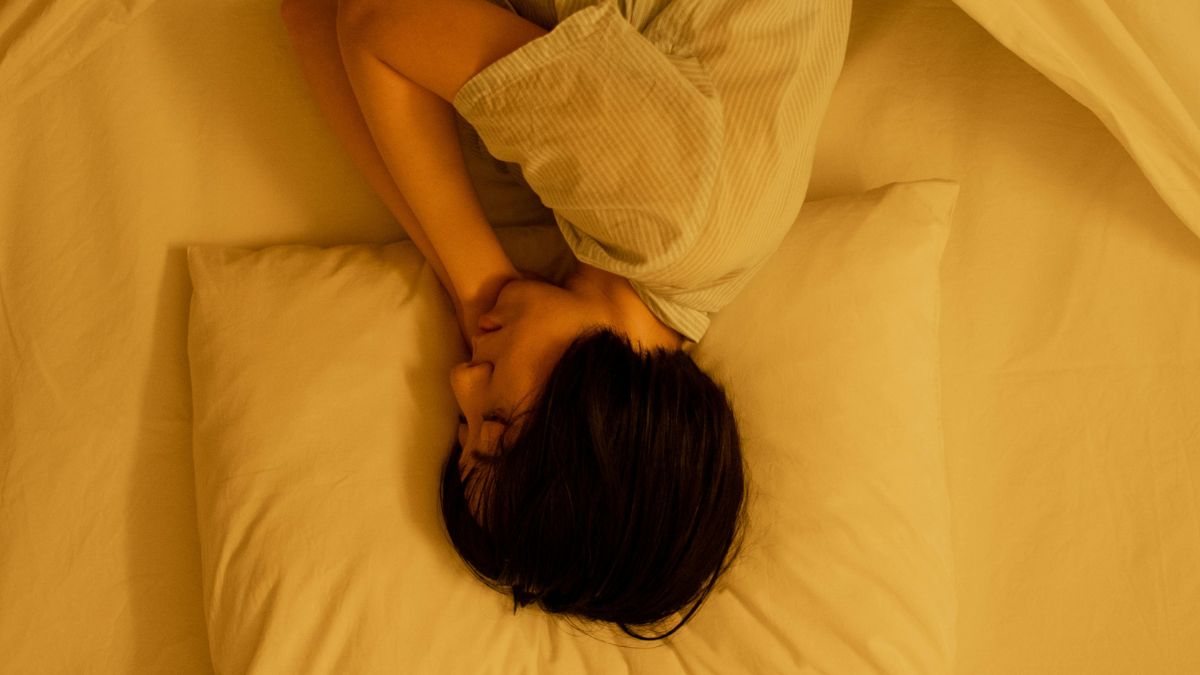 A fase REM é uma das mais associadas a sonhos vívidos e atividade cerebral intensa (Foto: Pexels)
