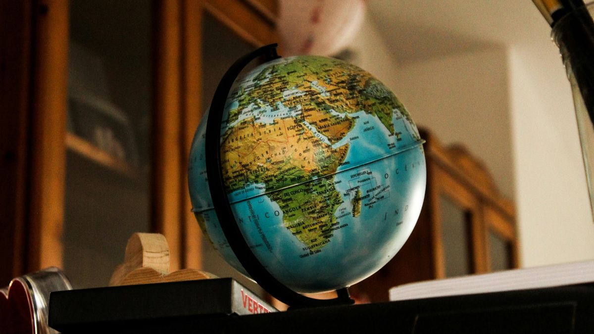 Cada ponto do mapa carrega uma história muito mais antiga do que as cidades modernas (Foto: Pexels)