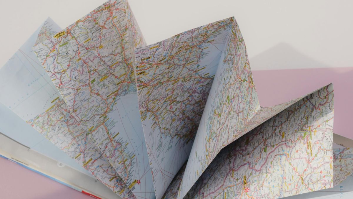 Cada ponto do mapa carrega uma história muito mais antiga do que as cidades modernas (Foto: Pexels)
