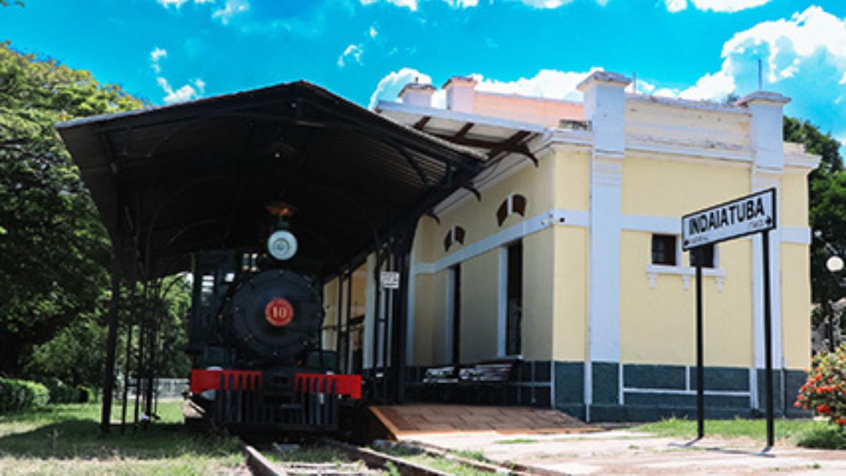 Instalado na antiga estação, o Museu Ferroviário resgata a época em que os trilhos ajudavam a conectar cidades, mercadorias e histórias pelo interior paulista (Foto: Prefeitura de Indaiatuba)