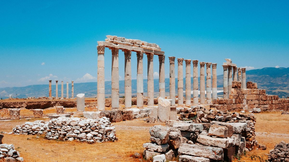 Laodiceia foi uma cidade importante da Anatólia e ainda preserva vestígios de teatros, ruas, ágoras e construções monumentais (Foto: Pexels)