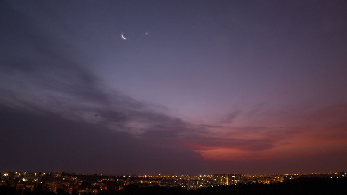 O melhor horário para observar o fenômeno costuma ser logo depois que o Sol desaparece no horizonte (Foto: Pexels)