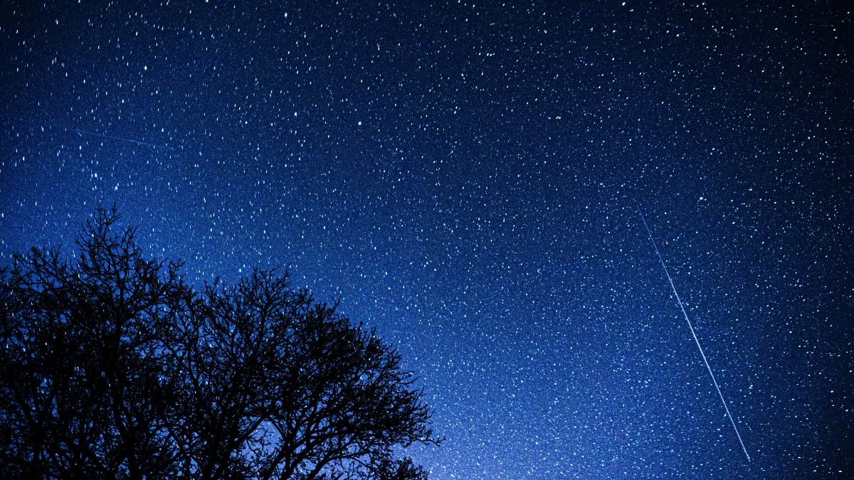 Paisagens abertas, como montanhas e áreas rurais, costumam render melhores registros de fenômenos astronômicos (Foto: Pexels)