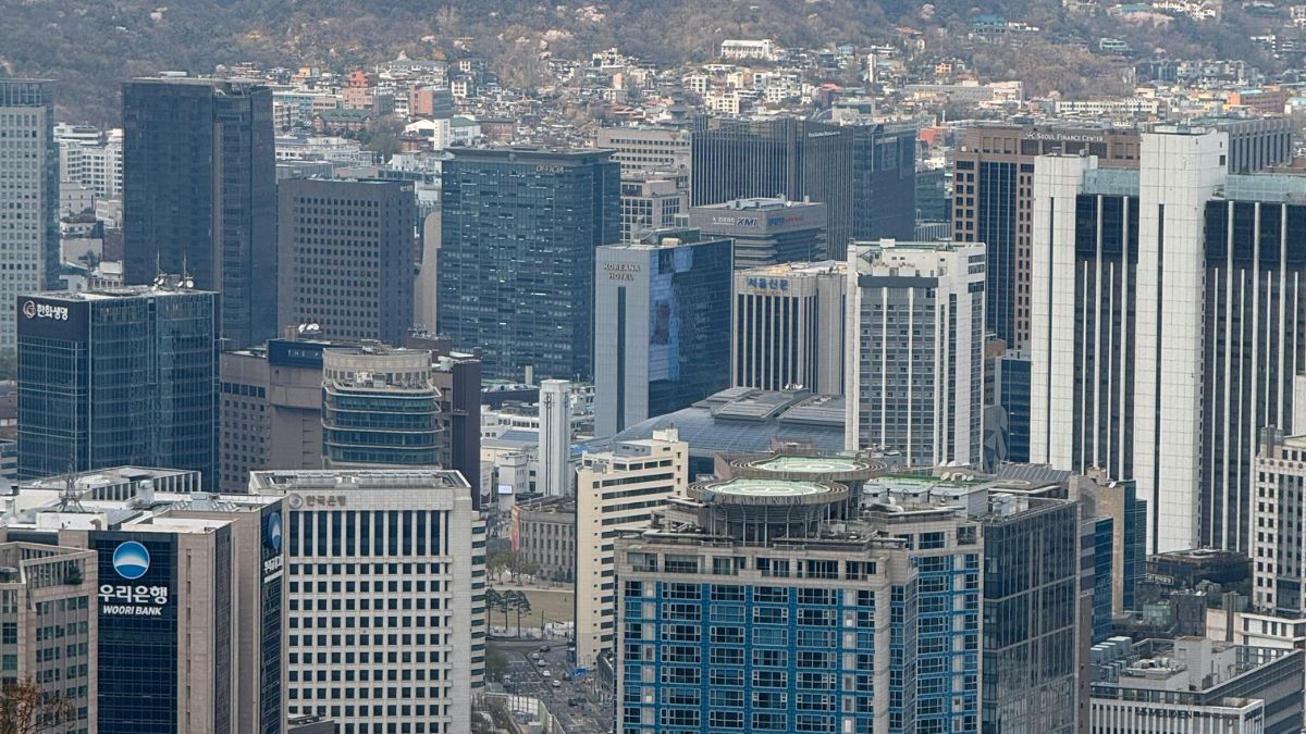 A capital sul-coreana combina arranha-céus, cultura pop e inovação, ambiente que ajuda a explicar o surgimento de atrações tecnológicas (Foto: Pexels)