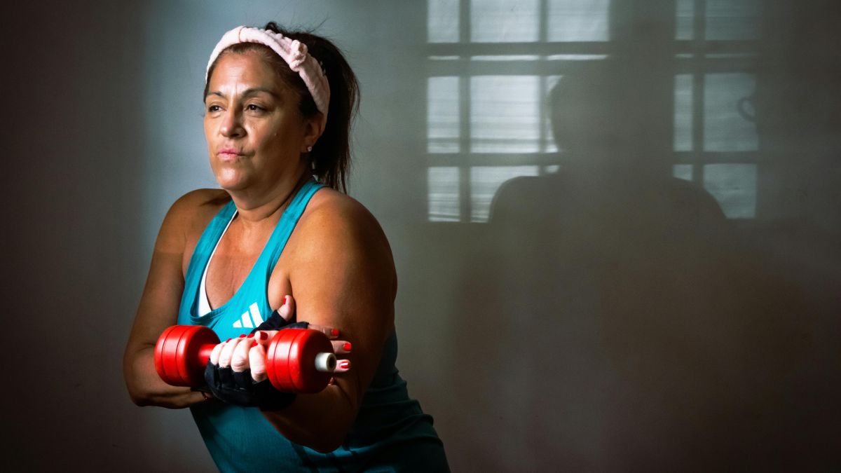 A diretriz reforça que o treino de força pode ser adaptado à rotina e ao espaço disponível (Foto: Pexels)