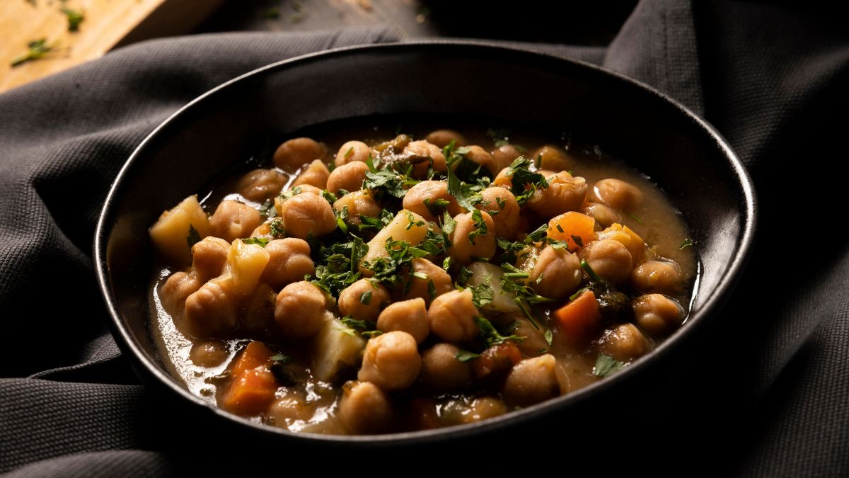 Feijão, lentilha e grão-de-bico pertencem ao grupo das leguminosas, alimentos conhecidos pelo teor de fibras e proteínas vegetais (Foto: Pexels)