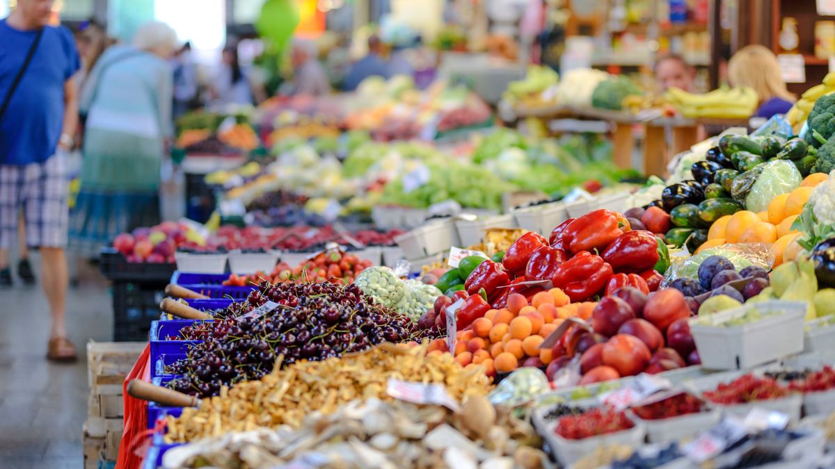 A segurança alimentar garantida pelo benefício é o que assegura a manutenção das necessidades básicas do trabalhador em qualquer cenário. Reprodução/Canvas