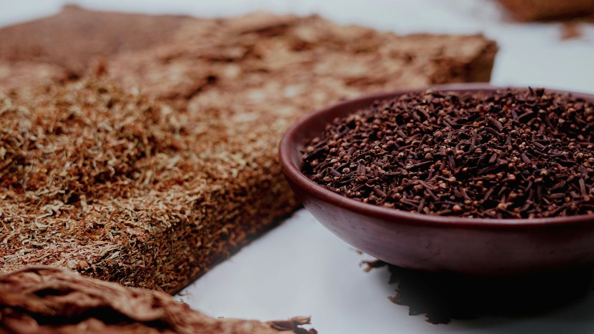 Na cozinha, poucos cravos já bastam para perfumar uma receita inteira, justamente por causa da concentração de compostos aromáticos (Foto: Pexels)