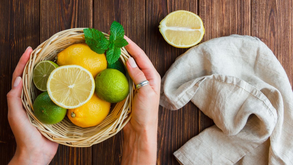 A combinação de limão e ervas cria um perfume mais suave do que muitos aromatizadores artificiais (Foto: Pexels)