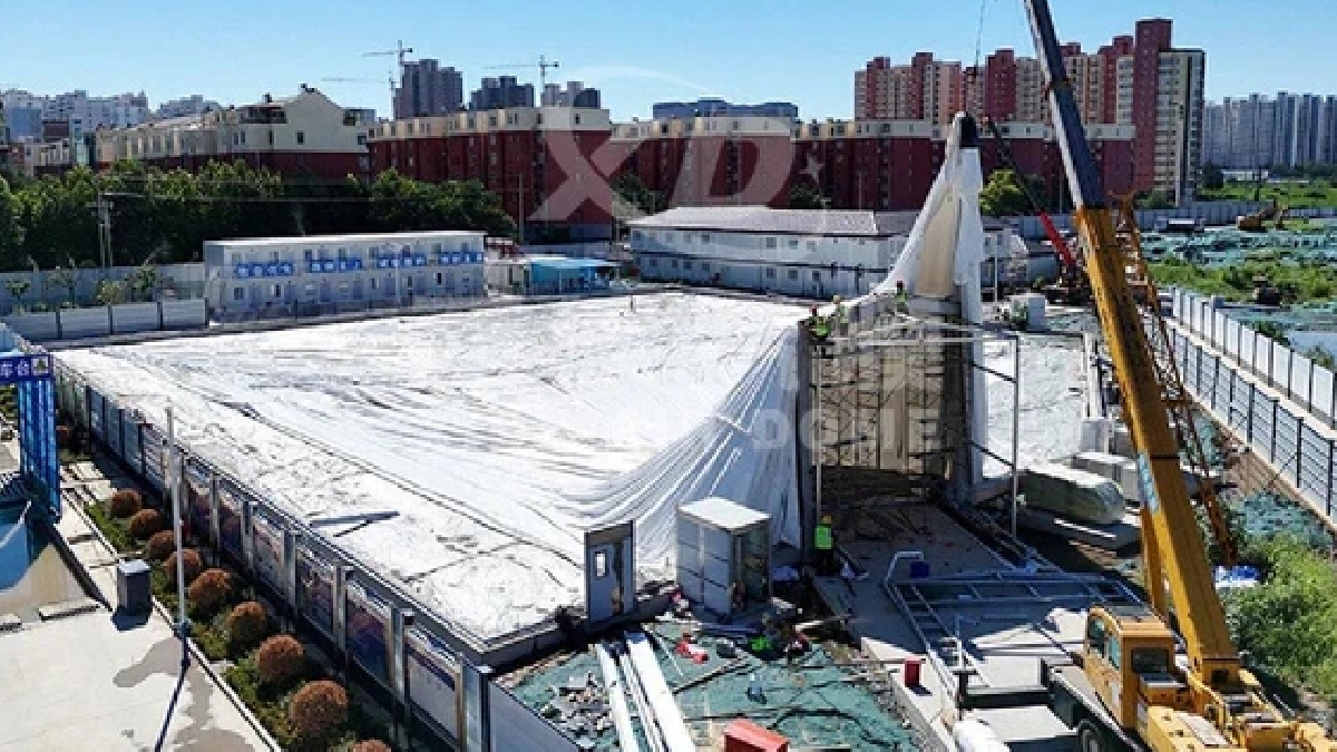 Domos em construção no local - (Divulgação / XiDe Air Dome)