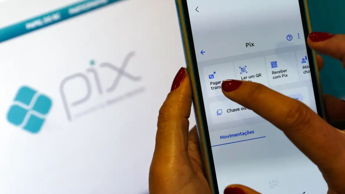 Receita Federal utiliza o rastro digital das transferências instantâneas para cruzar dados com a declaração anual. Bruno Peres/Agência Brasil
