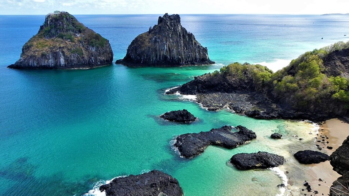 4°- Com praias paradisíacas e águas transparentes, Fernando de Noronha é referência mundial em preservação ambiental e mergulho (Foto: Camilla Bonatto Bellini/ Wikimedia Commons)