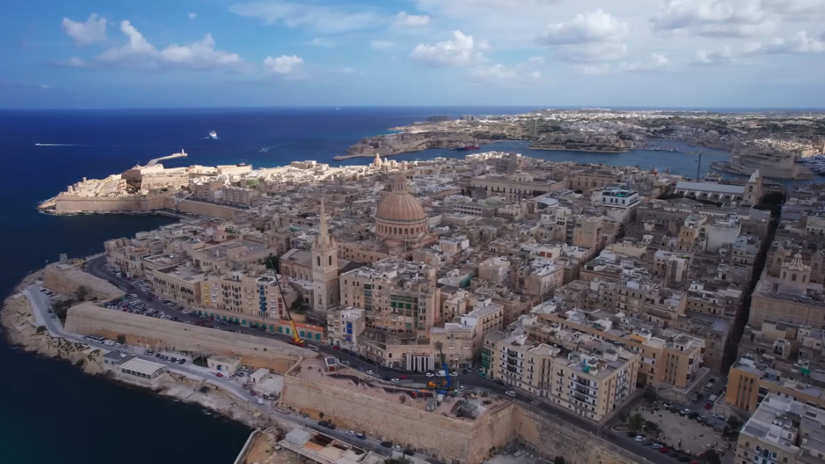 10- A pequena capital de Malta é considerada um dos tesouros históricos da Europa (Reprodução: YouTube)