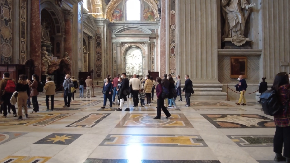 1-Basílica de São Pedro, no Vaticano recebe milhões de turistas e religiosos todos os anos (Reprodução: YouTube)