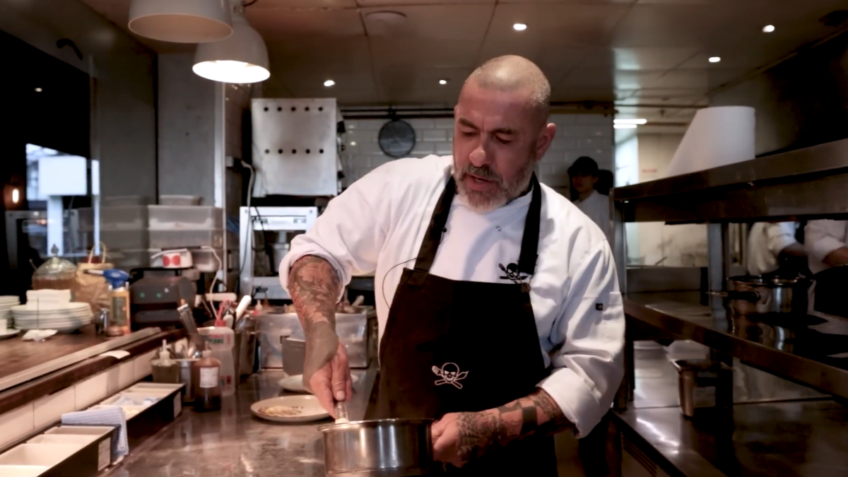 Os restaurantes do chef Henrique Fogaça oferecem opções que vão do hambúrguer ao menu degustação (Reprodução: YouTube)