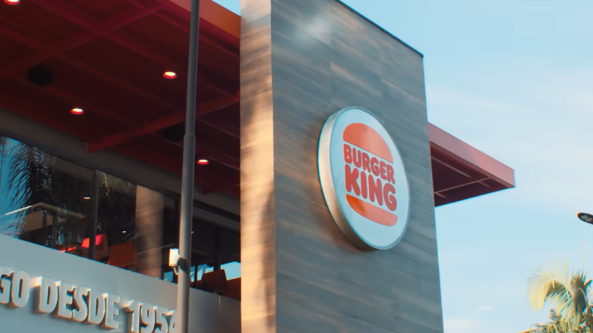 Decisão do BK movimentou as redes sociais e dividiu opiniões entre consumidores (Reprodução: YouTube)