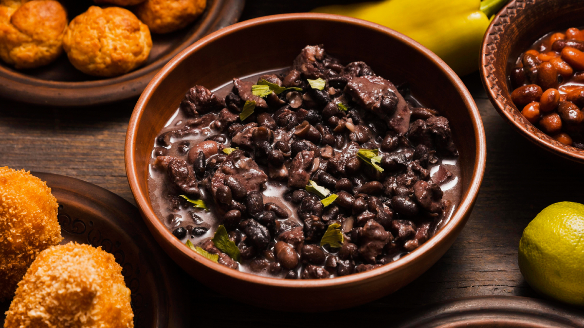 Antes inseparáveis no prato brasileiro, arroz e feijão tiveram histórias diferentes até o século 19 (Foto: Freepik)
