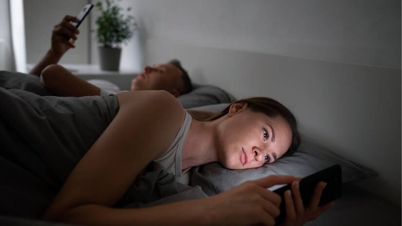 Quando a cama permanece muito gelada, o corpo encontra mais dificuldade para relaxar e iniciar o descanso profundo