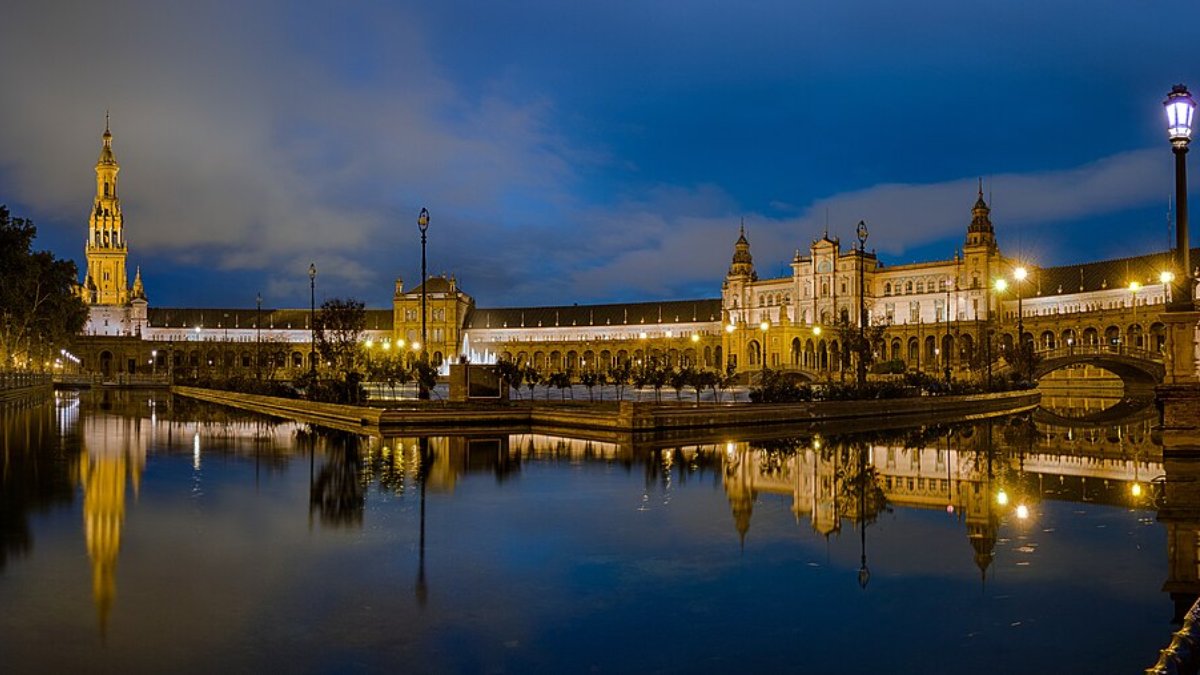1. Plaza de España em Sevilha (Foto: Sergey Ashmarin/Wikimedia Commons)