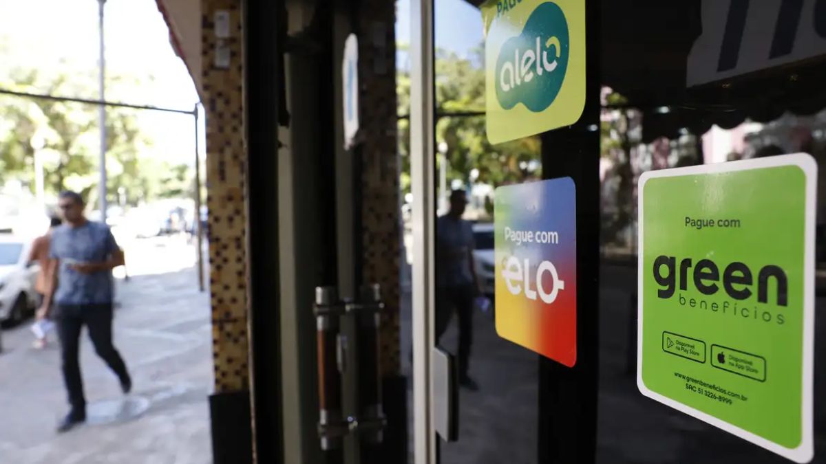 Ao encontrar os selos de aceitação, o colaborador tem a certeza de que sua rede credenciada é ampla e funcional. Fernando Frazão/Agência Brasil