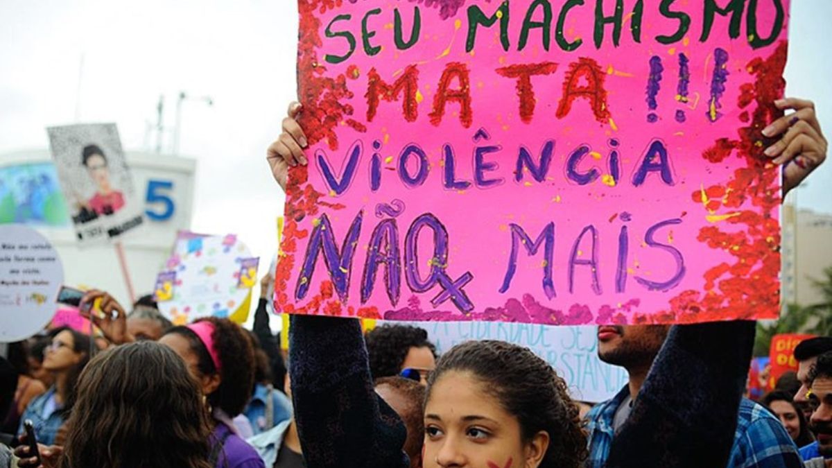 Com o Ligue 180 batendo recordes de chamados, a Sala Lilás oferece um ponto de apoio físico essencial contra abusos e agressões. Fernando Frazão/Agência Brasil