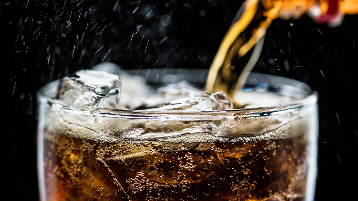 Refrigerantes zero voltam ao centro das discussões após descoberta envolvendo saúde cerebral (Foto: Freepik)