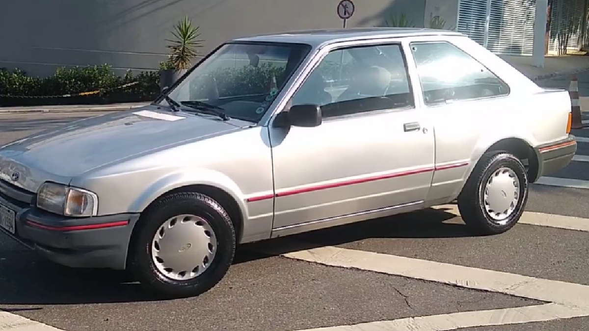 Ford Escort Hobby: fruto da Autolatina, utilizava motores 1.0 e 1.6. Seus preços variam entre R$ 6.497 e R$ 6.908 - (Reprodução)