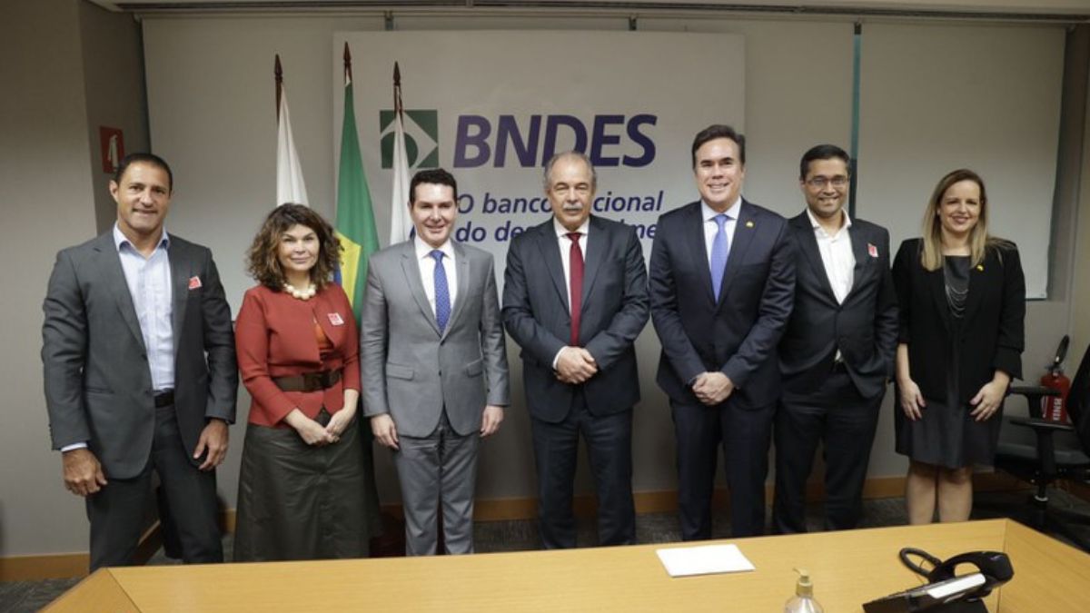 O Ministério das Cidades e o BNDES firmaram acordo para desenvolver projetos de eletromobilidade no país (Foto: Divulgação, Ministério das Cidades)