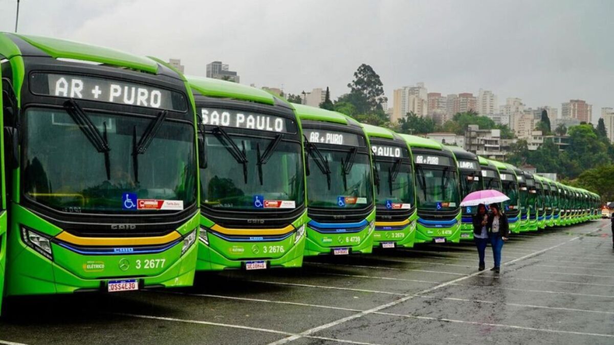 São Paulo lidera a adoção de ônibus elétricos no país, com mais de mil veículos de baixa emissão em operação no sistema de transporte coletivo (Foto: Divulgação, Prefeitura de São Paulo)