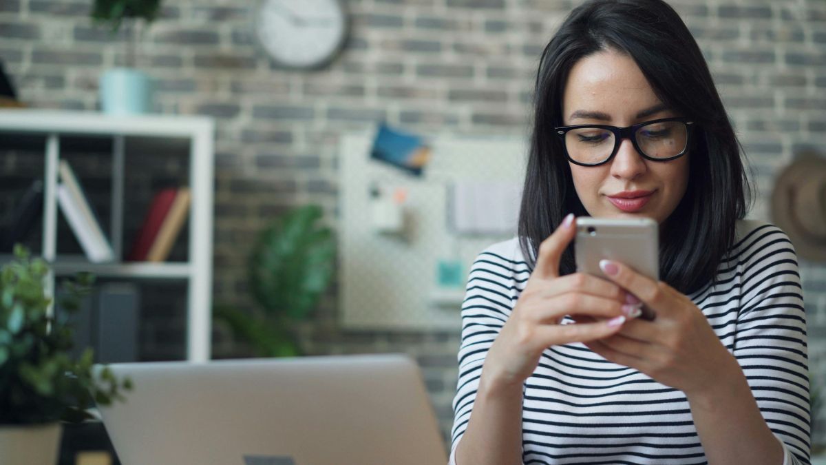 Milhões de brasileiros mantêm saldo parado em contas inativas do FGTS após mudanças de emprego ou contratos encerrados (Foto: Silverkblack, Pexels)