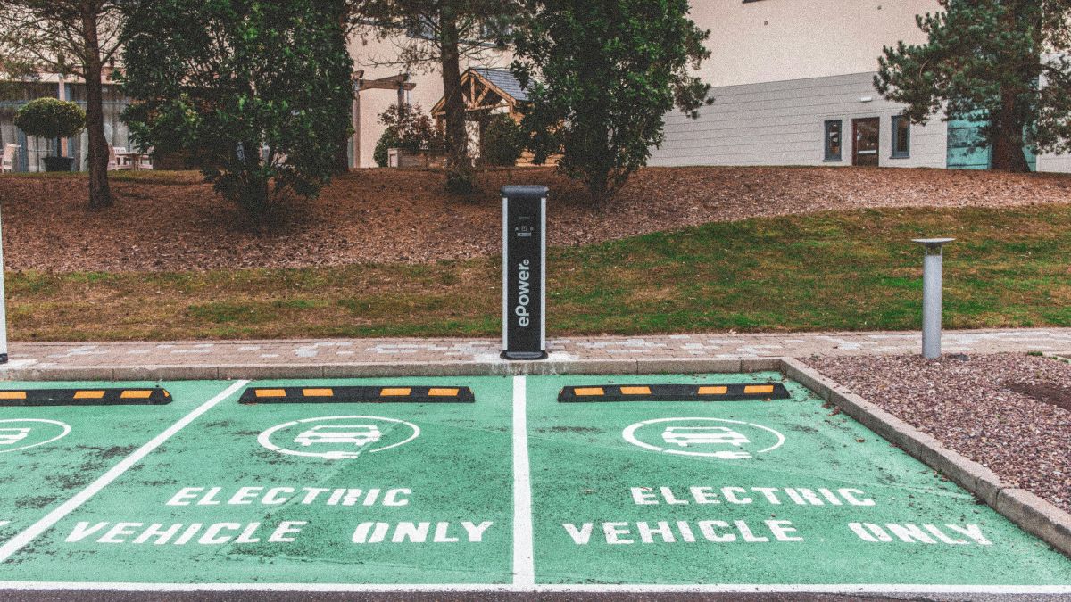 Infraestrutura de recarga é peça-chave da estratégia brasileira para viabilizar a transição energética no transporte coletivo (Foto: Thatguycraig, Pexels)