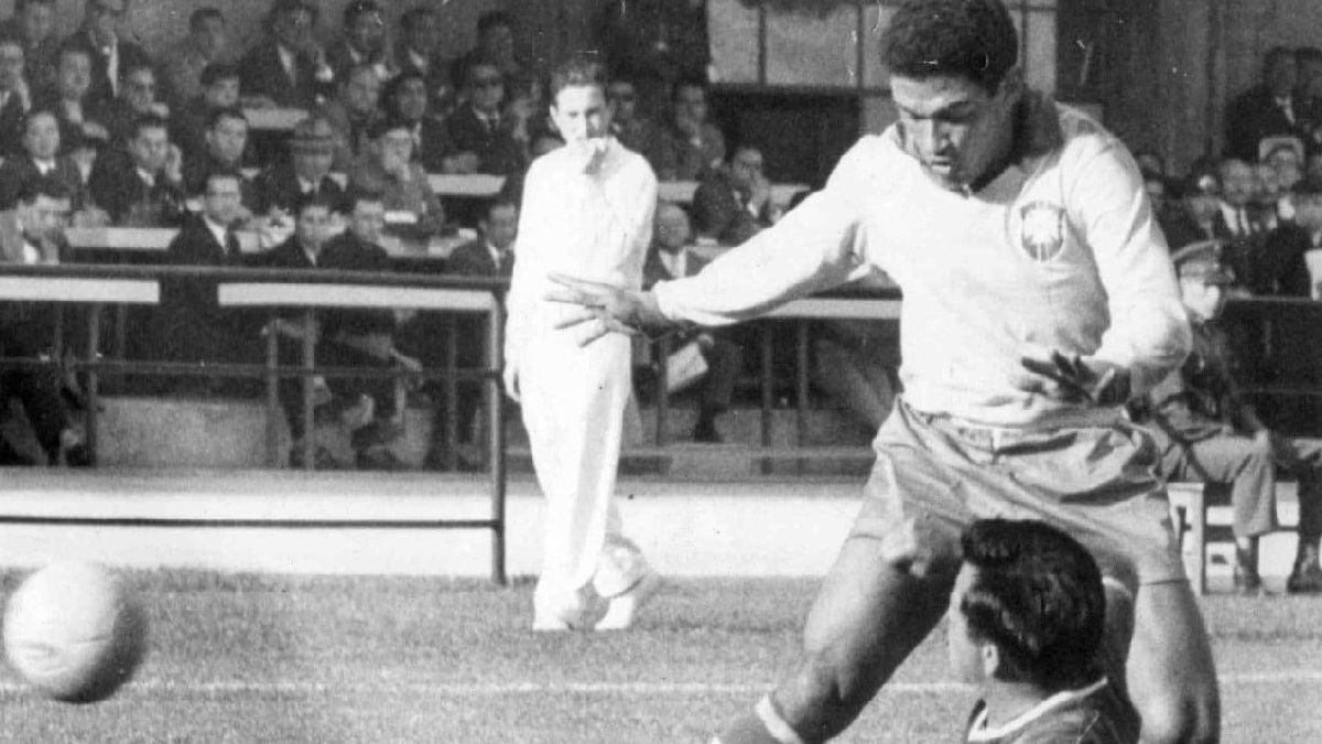 Em 1962, o Brasil estava desfalcado de Pelé, e a responsabilidade de liderar a Seleção recaía sobre Mané Garrincha, que a cumpriu com tremenda maestria - (Acervo Última Hora/Folhapress)
