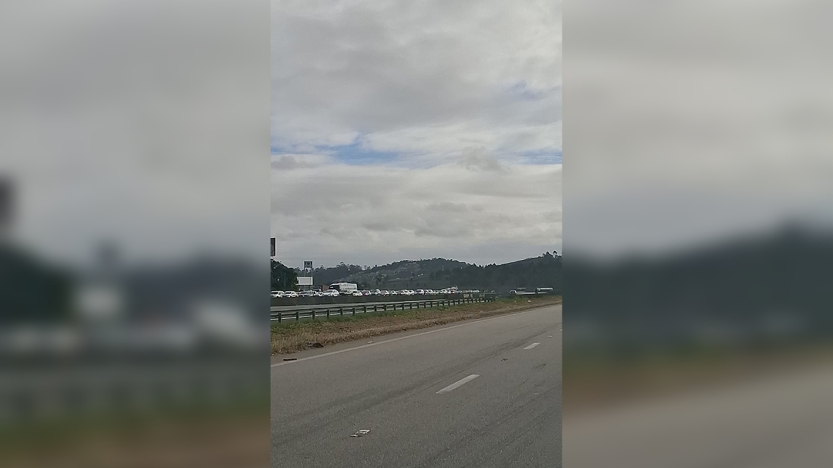 Dados da Artesp indicam que a rodovia dos Imigrantes soma 23,2 quilômetros de lentidão, com tempo adicional de 59 minutos - Foto: Alexandre Bueno/Gazeta de S.Paulo