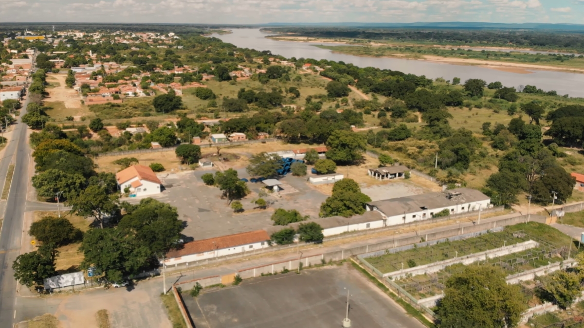 Além do complexo de cavernas, Januária detém uma raridade ecológica: o Pântano de Pandeiros.