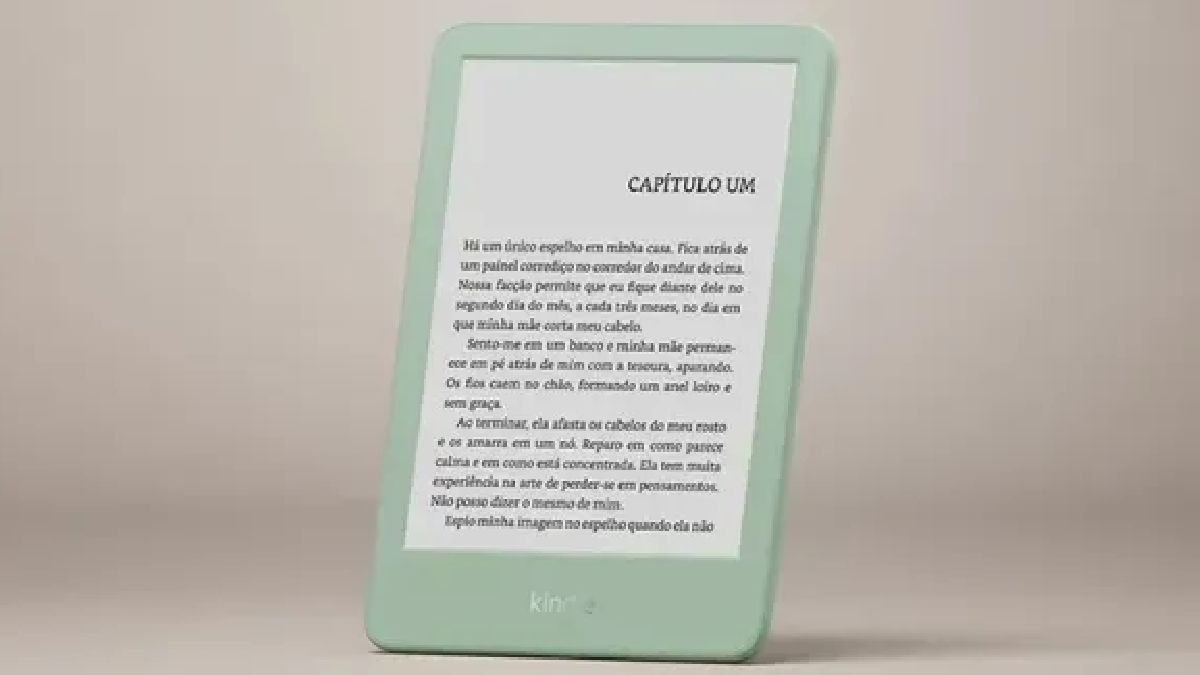 Se a sua mãe adorar ler livros todos os dias, transformar essa experiência em algo mais tecnológico também pode ser uma boa, e o Kindle entrega essa opção - (Divulgação)