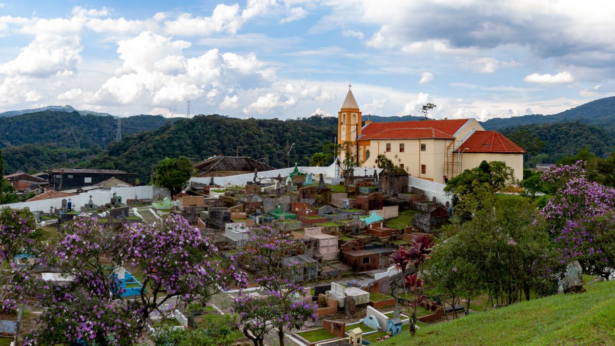 Distrito pertencente a Santo André, Paranapiacaba guarda a memória dos imigrantes ingleses que chegaram ao Brasil em 1867 para construir a estrada de ferro paulista. Foto: Wikimedia Commons