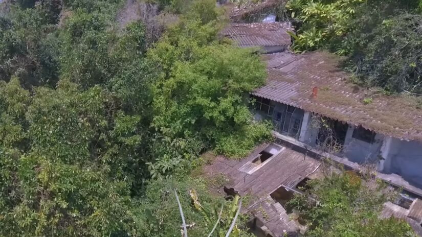 Avaliada em R$ 1,6 milhão, a propriedade enfrentou três tentativas de leilão para quitar dívidas deixadas pelo estilista - (Reprodução/YouTube Marcel Jurado - FPV BACANA)