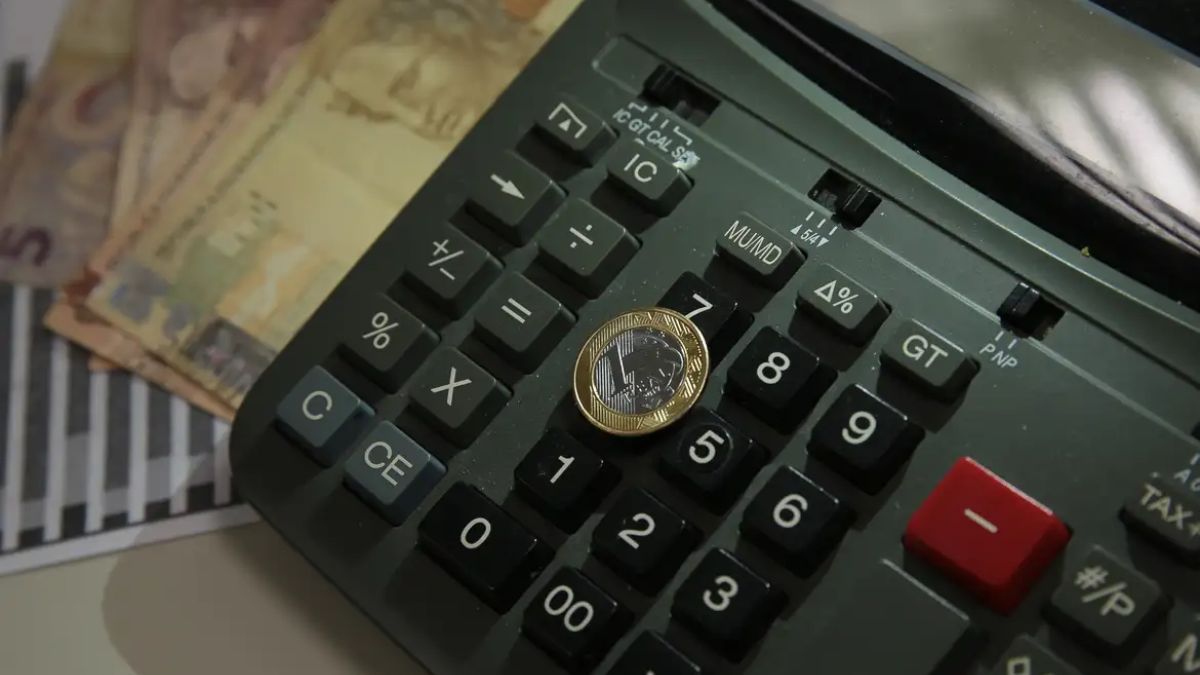 Novas regras limitam os juros mensais em 1,99% para evitar que o cidadão entre em novo ciclo de dívidas. Marcello Casal Jr/Agência Brasil