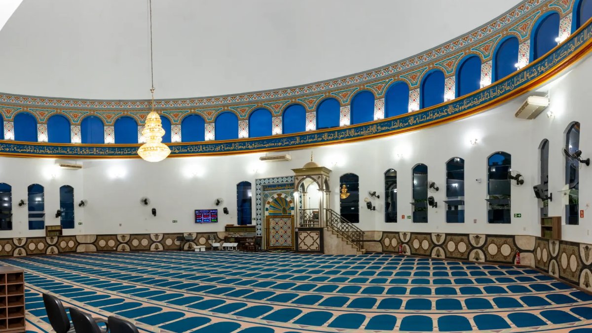Uma das mais visitadas é a Mesquita Omar Ibn Al-Khattab, inaugurada em 1988 e considerada a maior mesquita do Brasil