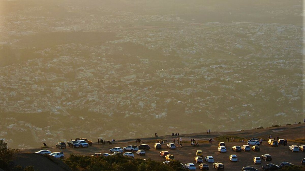 Segundo a Semil, a Pedra Grande é uma formação geológica de cerca de 600 milhões de anos, datada do período pré-cambriano (Foto: Ana martinez fotografia/Wikimedia Commons)