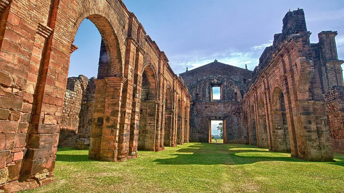Localizado a aproximadamente 500 km de Porto Alegre (RS), o sítio arqueológico possui vestígios concretos das missões jesuítas na América do Sul