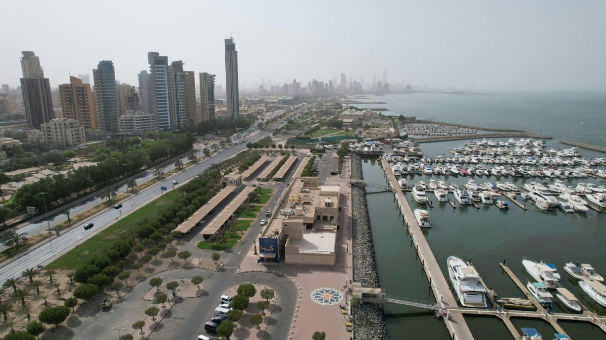 Segundo o Weather Spark, o calor intenso de Kuwait não se limita ao verão