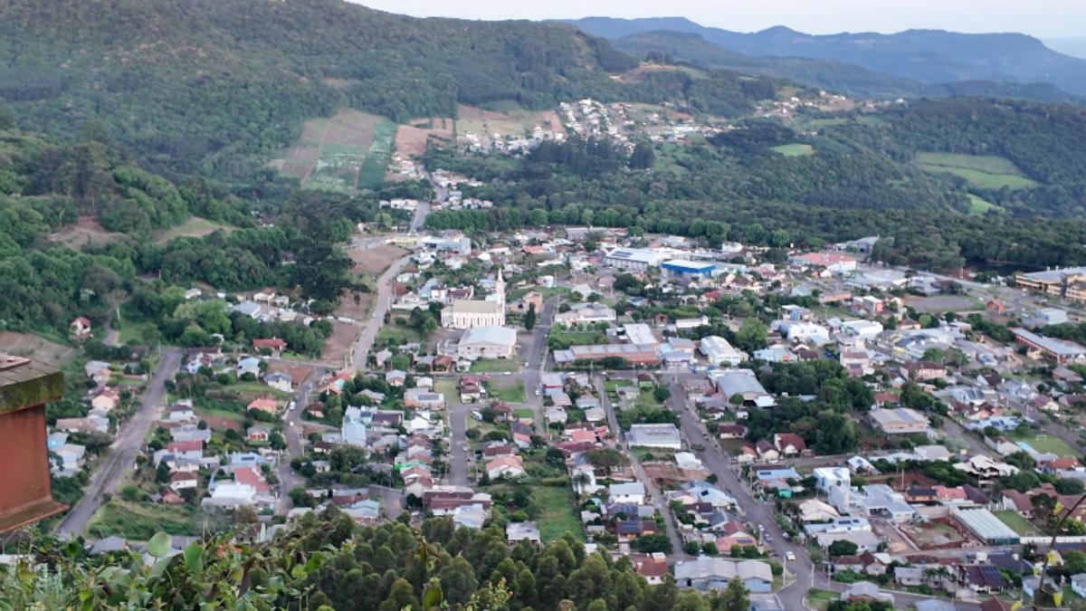 Além de movimentar hotéis, cafés e restaurantes da região, a festa fortalece pequenos empreendimentos ligados ao turismo rural (Fotos: Reprodução YouTube)